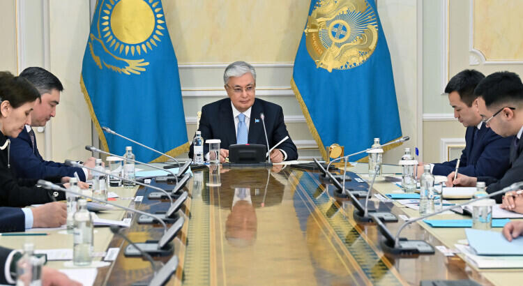 Токаев предупредил о недопустимости роста цен на авиа- и железнодорожные билеты