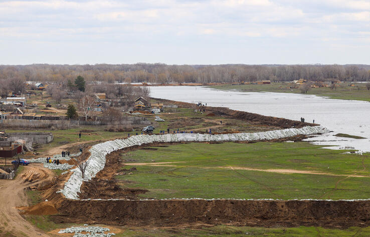 Earth ramparts and over 5,000 military personnel: West Kazakhstan region prepares for big water