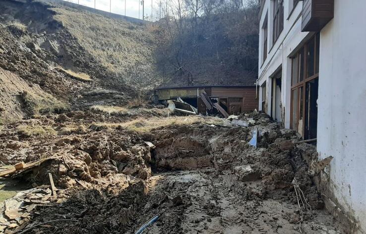 Алматыда тұрғын үй аумағына көшкін түсті 