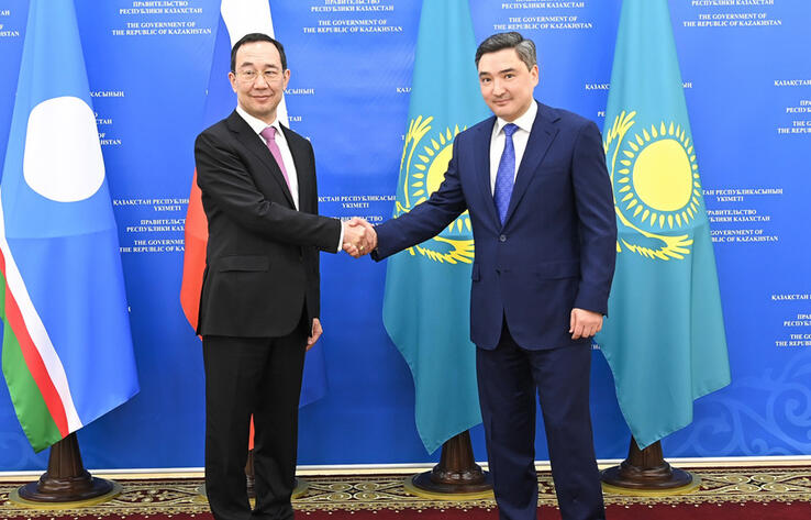 Olzhas Bektenov and Head of the Sakha Republic Aysen Nikolayev discuss issues of trade and economic cooperation