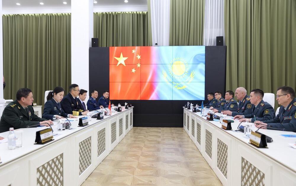 Казахстан и Китай подписали план двустороннего военного сотрудничества 
