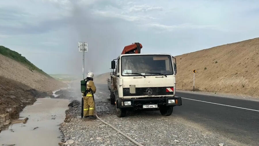 Более 20 человек обратились за медпомощью после разлива неизвестной жидкости в Шымкенте 
