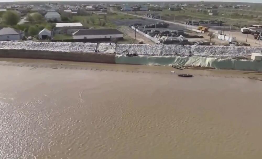 Паводки в Казахстане: на контроле остается Атырауская область