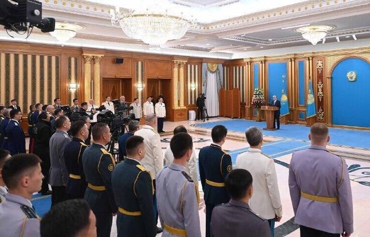 Тоқаев су тасқынына қарсы күреске қатысқаны үшін бірқатар әскери қызметшілерге арнаулы атақтар, шендер мен наградалар табыс етті 