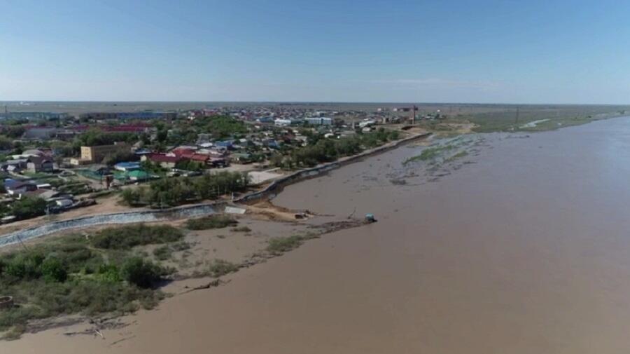 В Атырауской области уровень воды в реке Урал достиг критической отметки