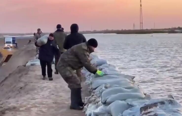 Уровень воды в реке Урал продолжает повышаться