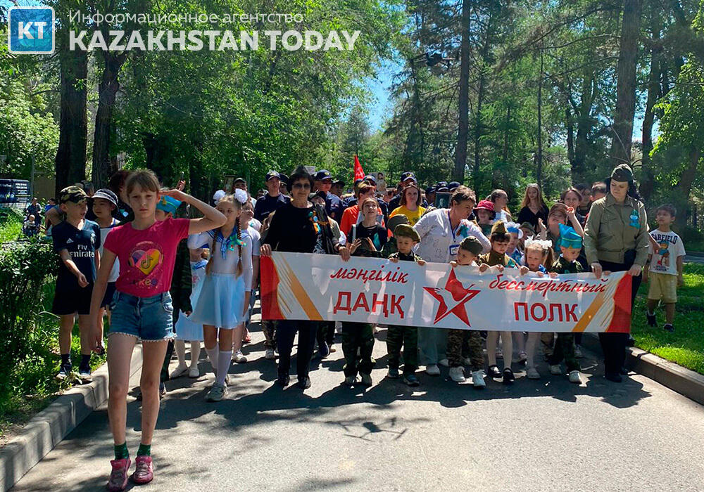 Алмаатинцы вышли на улицы города с портретами фронтовиков (Видео ...