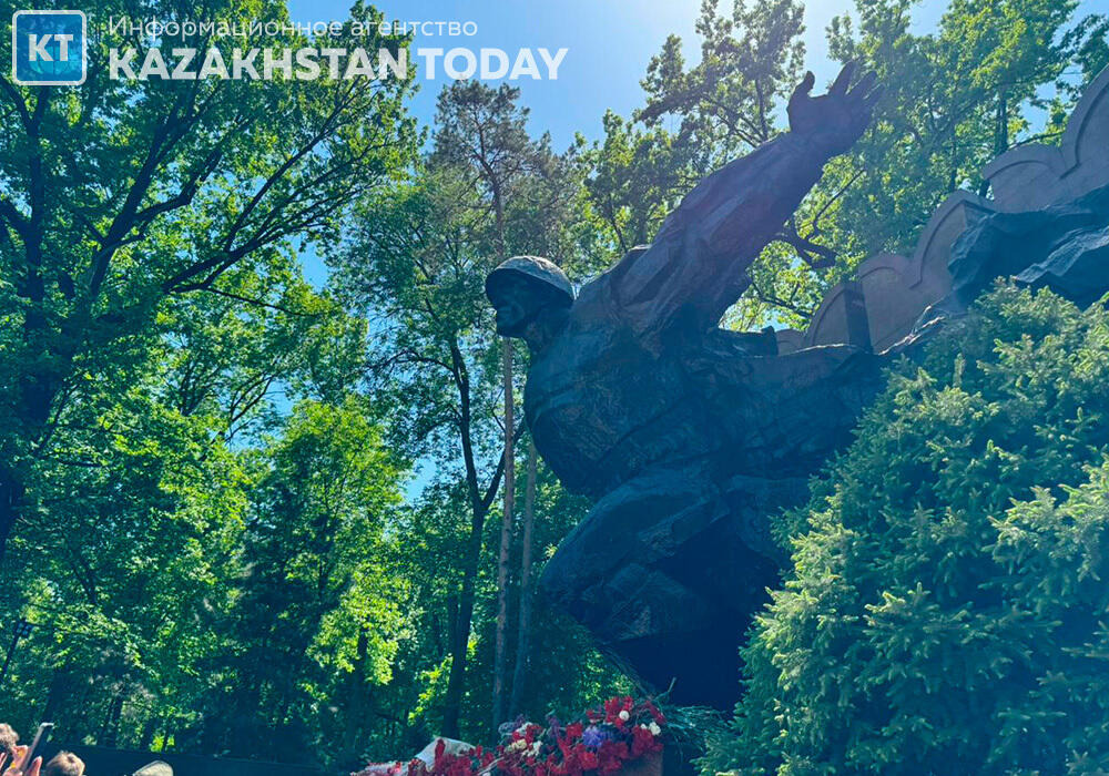 Алмаатинцы отмечают День Победы


