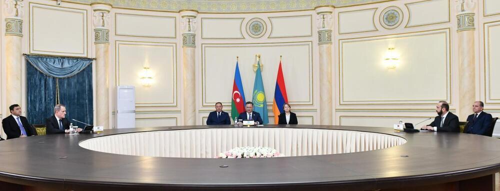 В Алматы завершились переговоры глав МИД Армении и Азербайджана