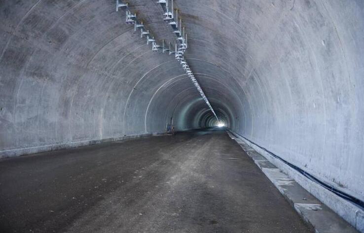 Строительство первого в Казахстане тоннеля через горный перевал завершат летом