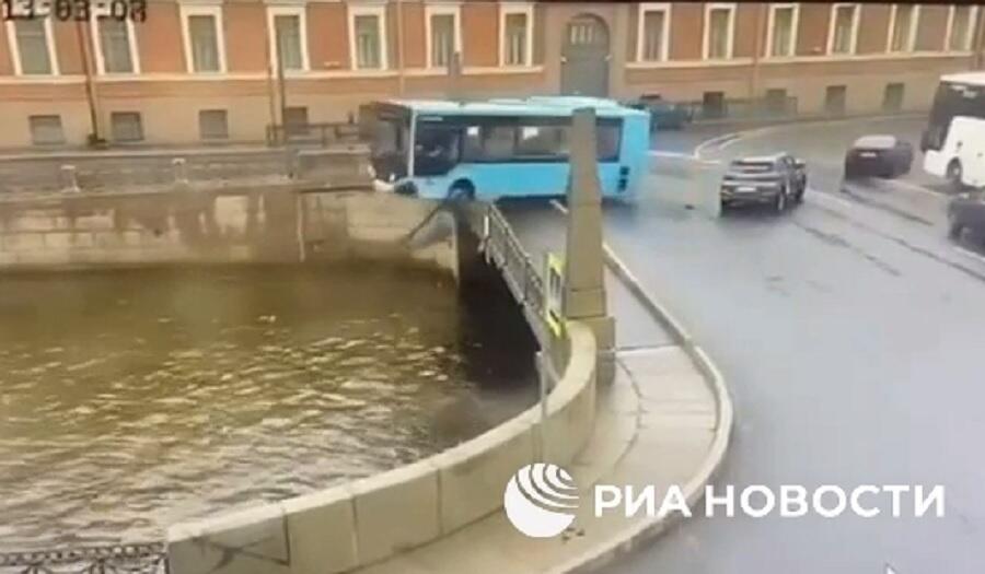 Автобус упал в реку в Санк-Петербурге: среди погибших и пострадавших казахстанцев нет