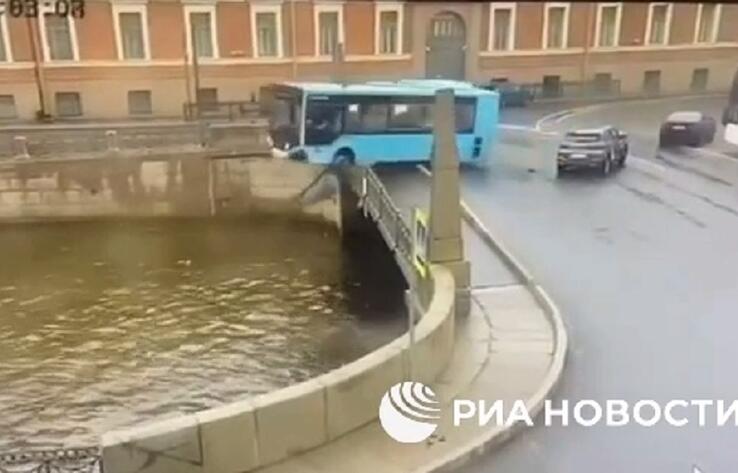 Автобус упал в реку в Санкт-Петербурге: среди погибших и пострадавших казахстанцев нет