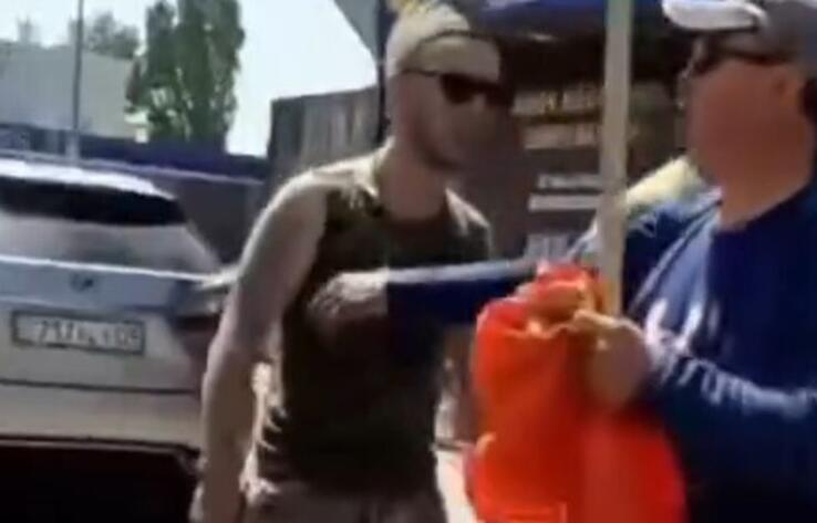Сорвавшего советский флаг с автомобиля алматинца оштрафовали