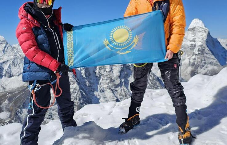 First Kazakh woman conquers Everest