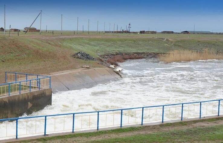Паводковую воду из России направили в Камыш-Самарские озера ЗКО, куда давно не поступала вода 