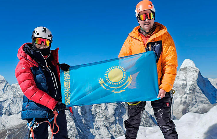 First Kazakh woman conquers Everest