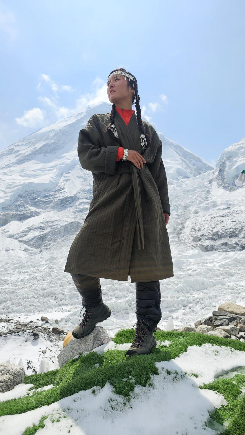 Қазақ қызы тұңғыш рет Эверест шыңына шықты. Сурет: Kazakh Everest Team