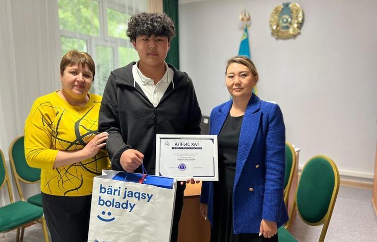 Астана әкімі 4-қабатта ілініп тұрған баланы құтқарған Ақан Әкімжановпен кездесті