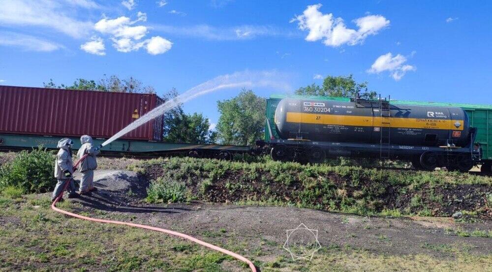 В Жетысуской области произошла утечка серной кислоты из вагона-цистерны