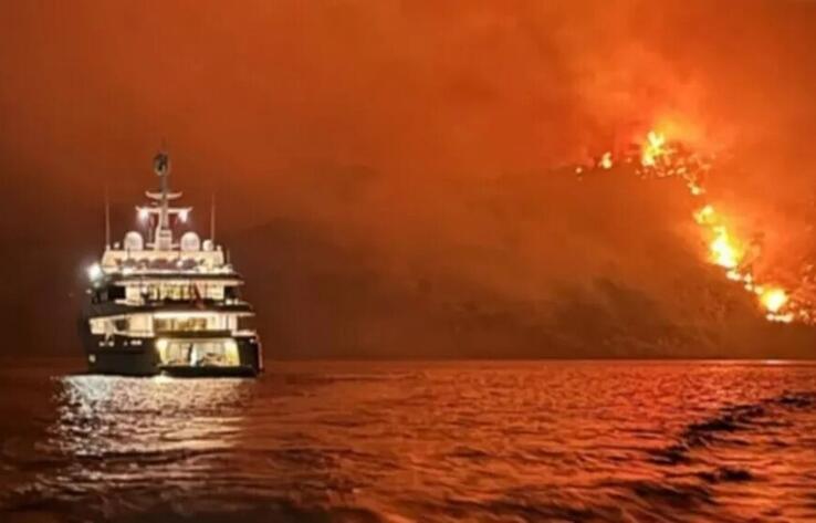 Туристы устроили пожар на греческом острове