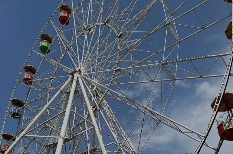 В Алматы молодая женщина задушила ребенка и выпрыгнула с колеса обозрения 