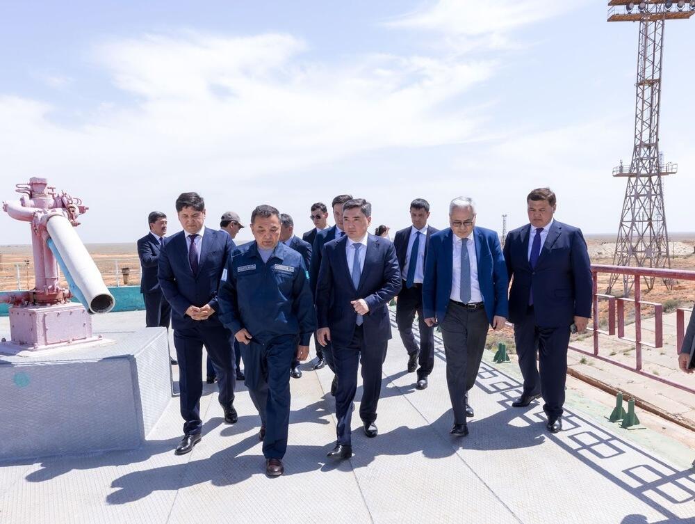 Olzhas Bektenov checks construction pace of Baiterek space rocket complex and acquaints himself with Baikonyr development plans