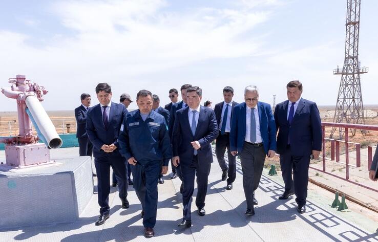 Olzhas Bektenov checks construction pace of Baiterek space rocket complex and acquaints himself with Baikonyr development plans