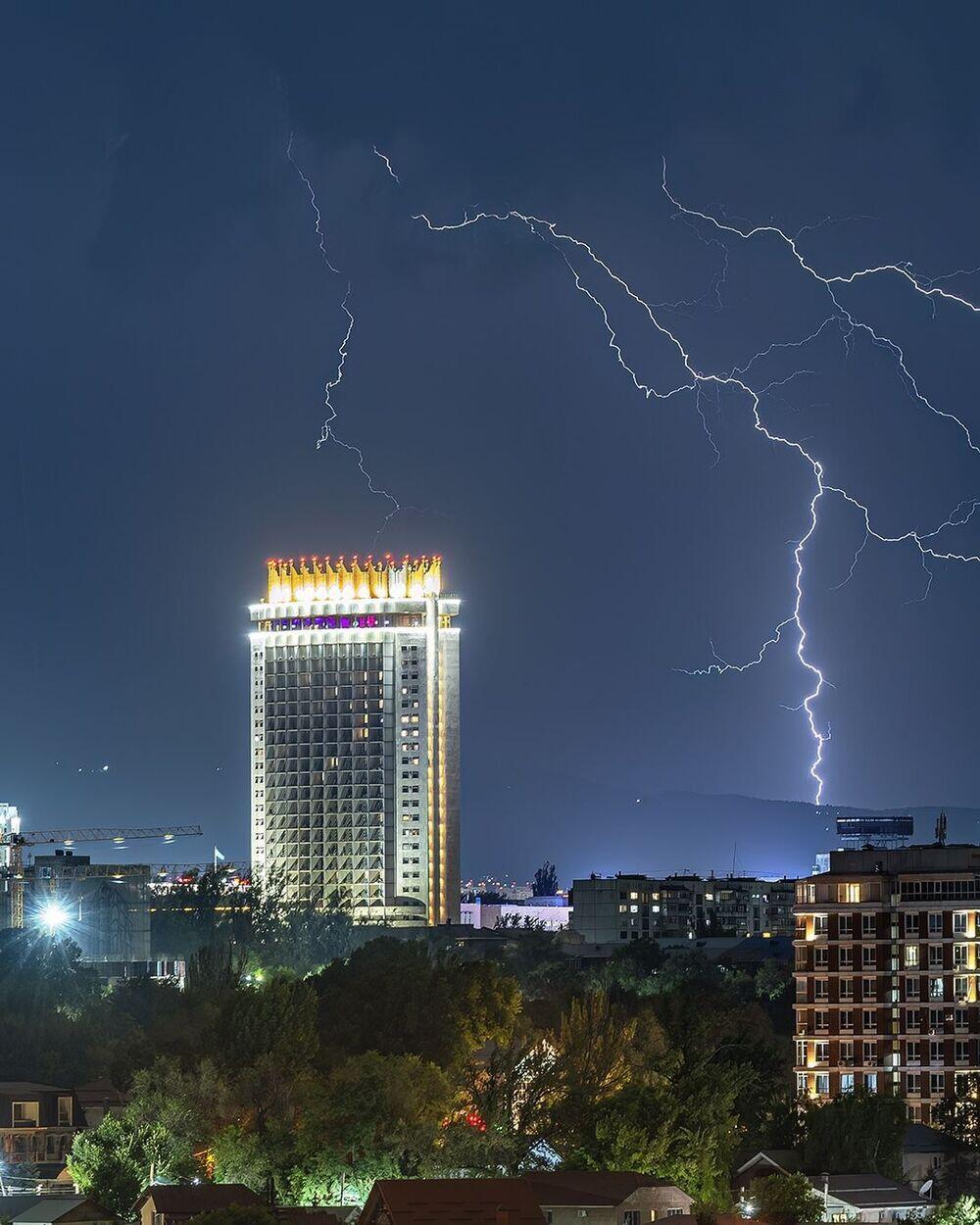 Beautiful Powerful Lightning Over Almaty. Images | instagram/dots_foto