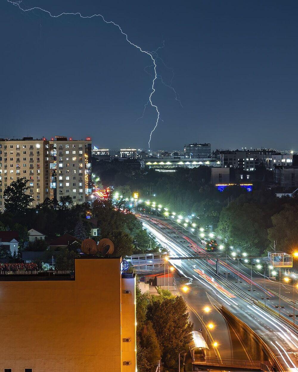 Beautiful Powerful Lightning Over Almaty. Images | instagram/dots_foto