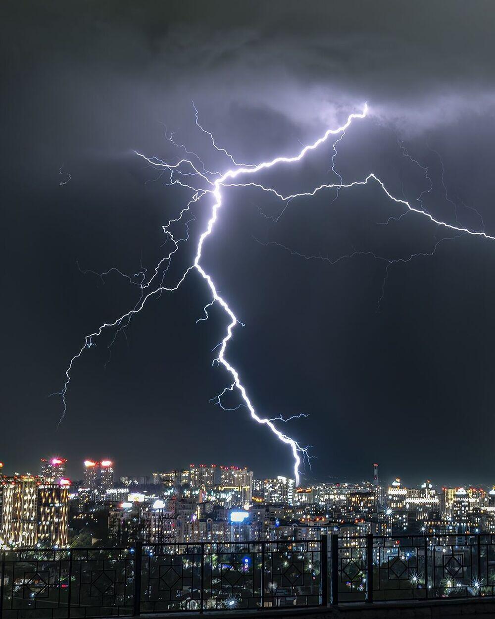 Beautiful Powerful Lightning Over Almaty. Images | instagram/dots_foto