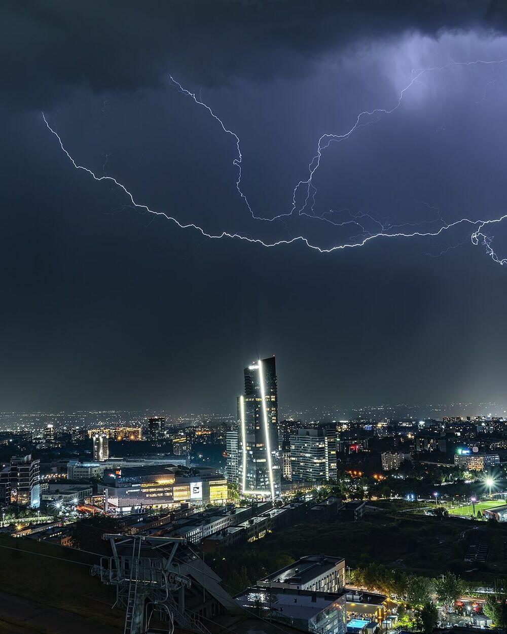 Beautiful Powerful Lightning Over Almaty. Images | instagram/dots_foto