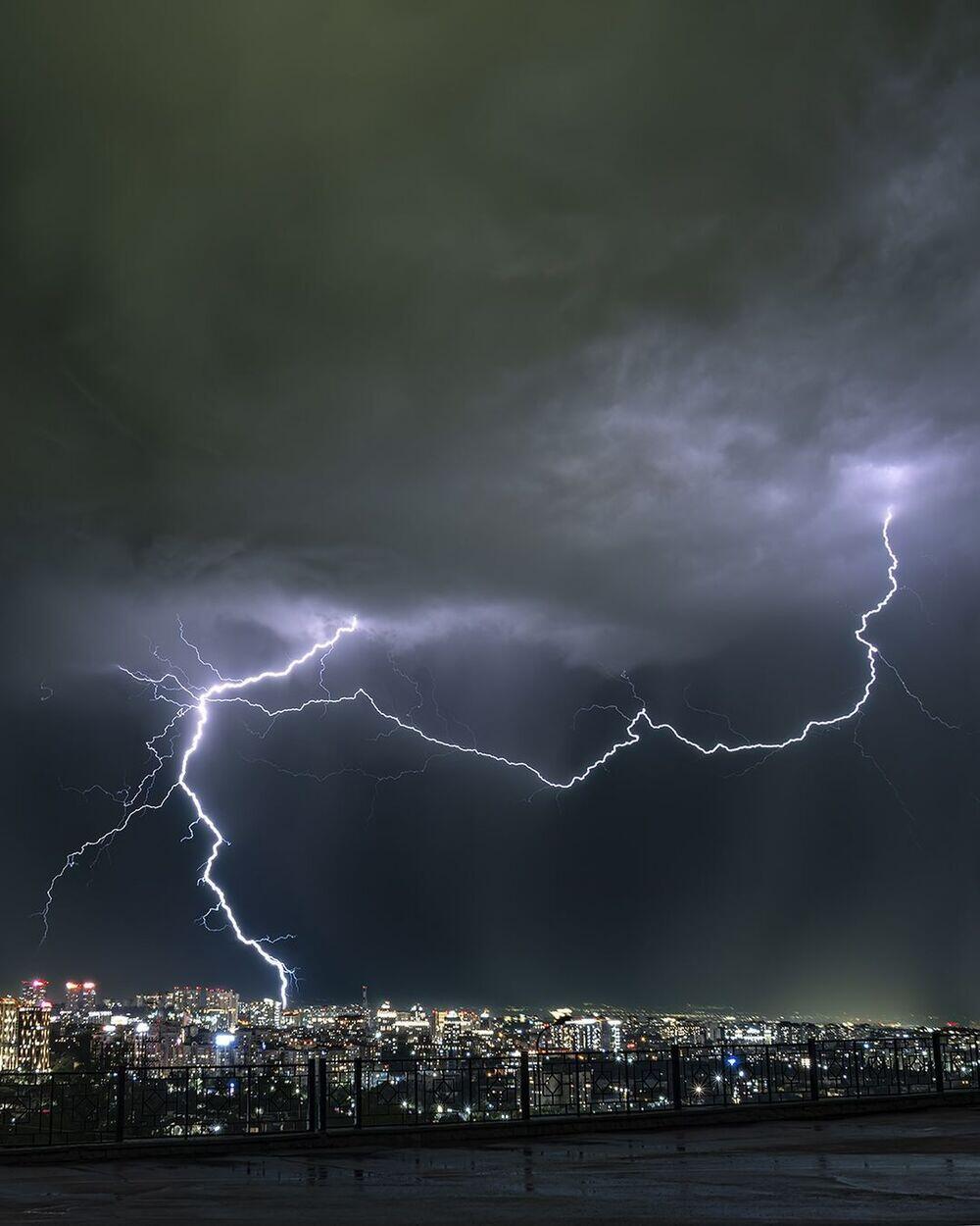 Beautiful Powerful Lightning Over Almaty. Images | instagram/dots_foto
