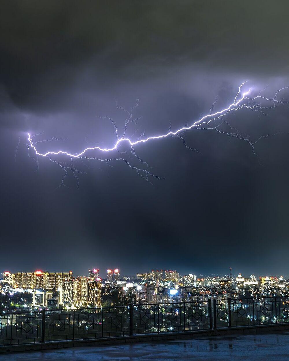 Beautiful Powerful Lightning Over Almaty. Images | instagram/dots_foto