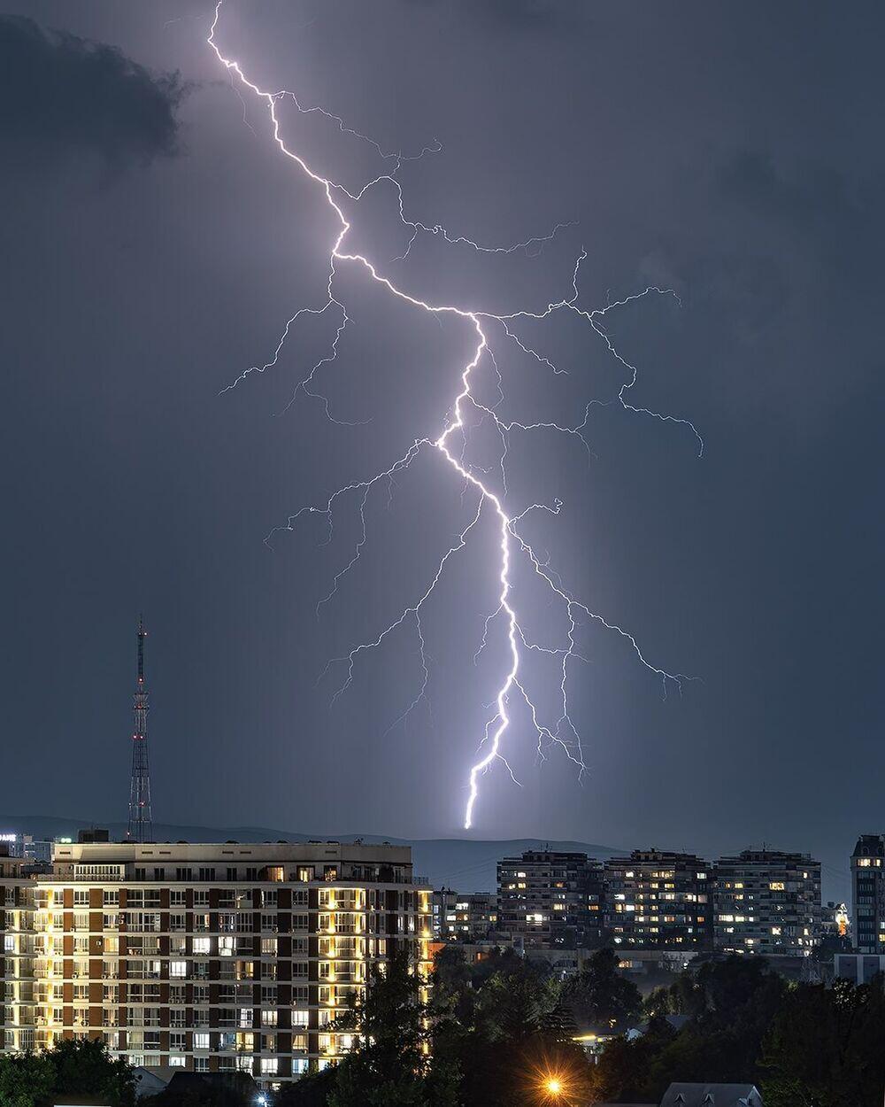 Beautiful Powerful Lightning Over Almaty. Images | instagram/dots_foto