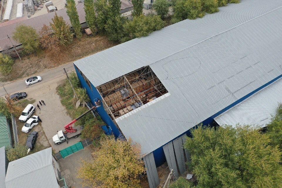 Более двух тысяч квадратных метров незаконных складских помещений сносят в Алматы
