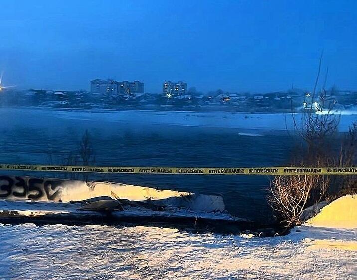 Автомобиль упал с обрыва в реку во время гонок в Абайской области
