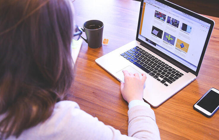 Әйелдер Skills Enbek платформасында кәсіби онлайн-оқытудан белсенді өтуде - Еңбек министрлігі