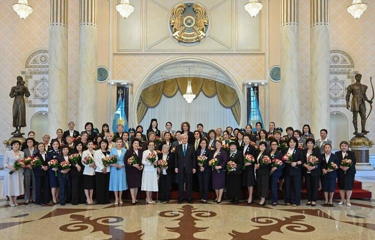 Президент Қазақстан әйелдерін 8 наурыз мерекесімен құттықтады