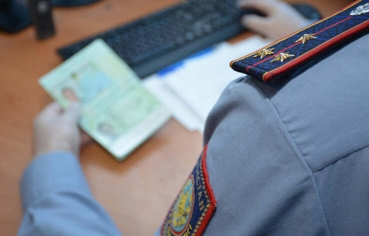 Напавший на сотрудницу аэропорта дебошир в прошлом году ударил в автобусе девушку 