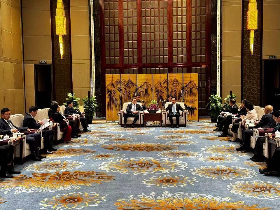 Қазақстандық кәсіпкерлер Сианьда жалпы құны 98 млн АҚШ долларын құрайтын келісімге қол қойды