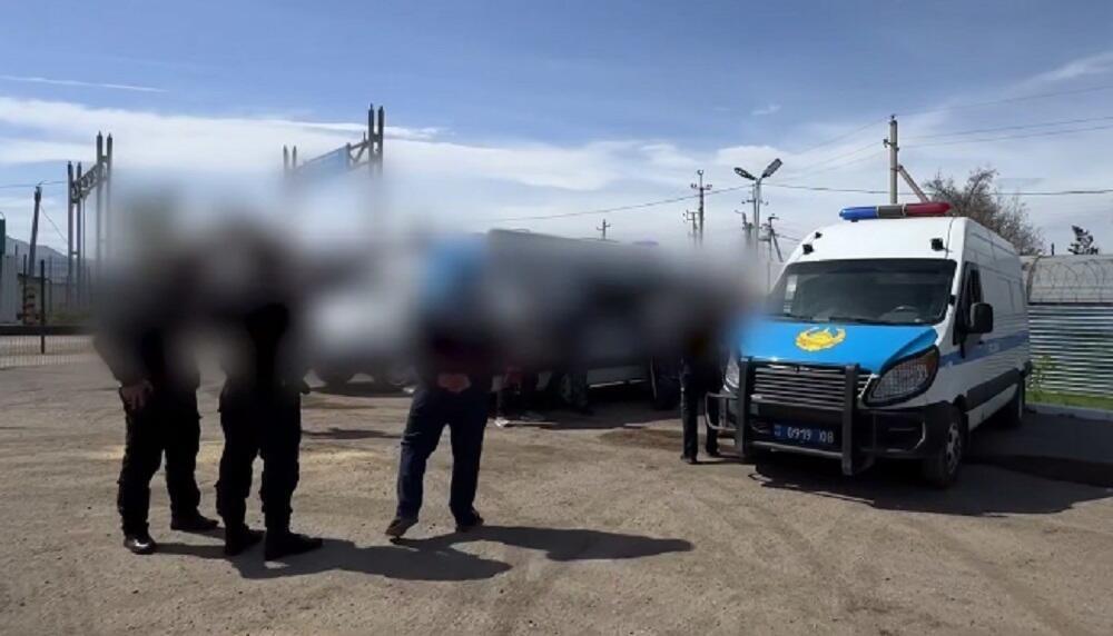 Қырғызстаннан аса ірі мөлшерде алаяқтық жасады деген күдікті экстрадицияланды