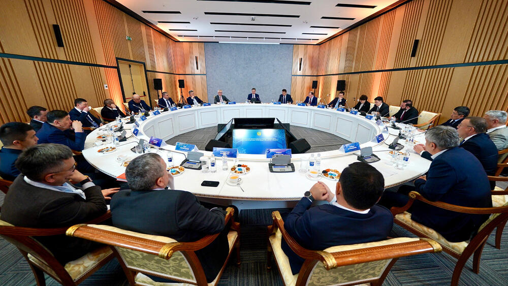 Olzhas Bektenov discusses implementation of President's instructions on doubling agricultural production with agrarians