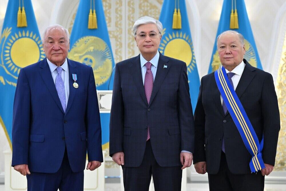 Президент Казахстана вручил государственные награды