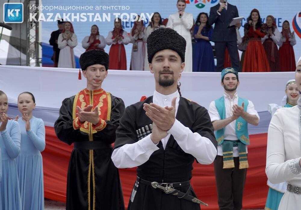 Экспедиция "Путешествие в сердце Евразии" встретила День России в Казани