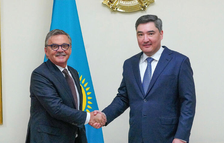 Olzhas Bektenov Meets With Phygital International President René Fasel