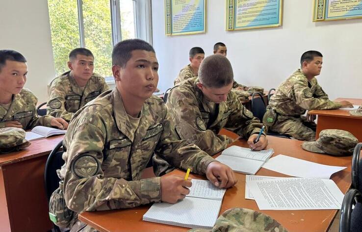 Фитнес-білезіктер, дрондар және IT-оқыту: Қорғаныс министрлігі жаңа әскери қызметтің пилоттық жобасын жүзеге асырамақ 