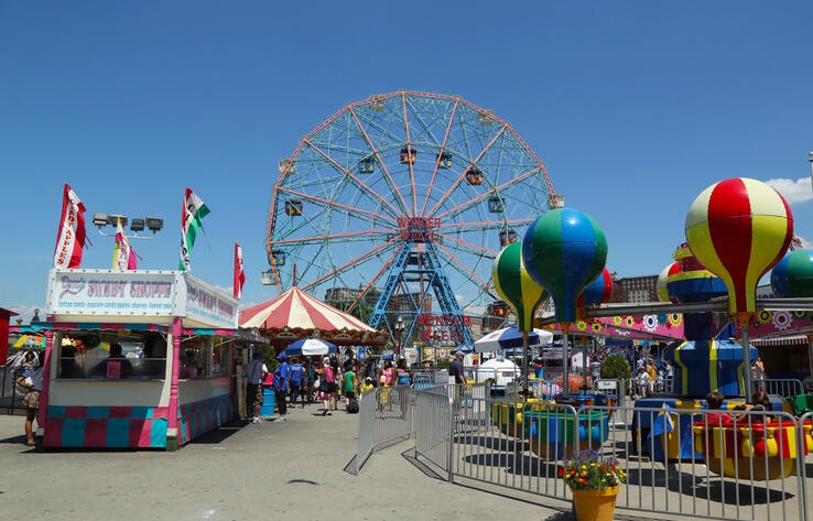Девочка получила тяжелые травмы на аттракционе в Алматы
