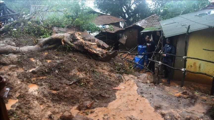 Үндістандағы ауылды қуатты сел басып, төрт адам қаза тапты