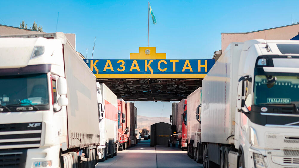 Olzhas Bektenov Inspects Implementation of the President’s Instructions on Modernization of Border Checkpoints with Kyrgyzstan
