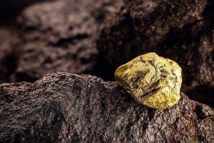 Экологический ущерб на 300 млн тенге и золото на 382 млн: незаконных золотодобытчиков задержали в ВКО